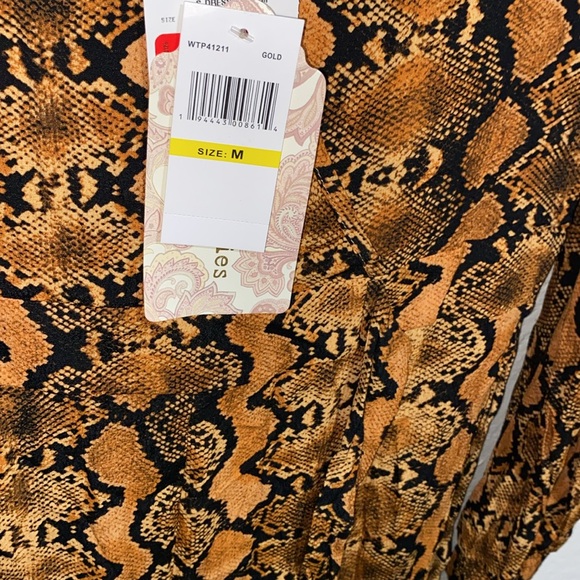 BAND of GYPSIES LONG SLEEVE WIDE LEG DRESSY SNAKE SKIN JUMPSUIT  NWT🎁 - Picture 7 of 7